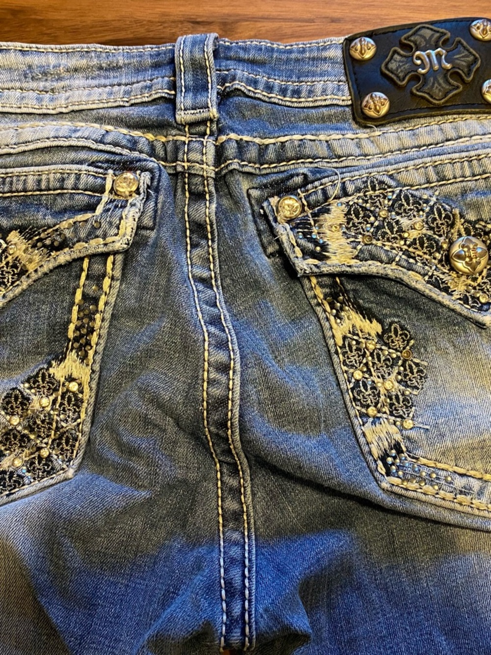 Miss Me Light Blue Faded Crop Jeans with Silver Lace Pockets - Picture 4 of 9